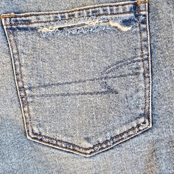 American Eagle Strigid High Rise Distressed Denim Shorts Light Wash Blue Size 6 - Picture 16 of 16